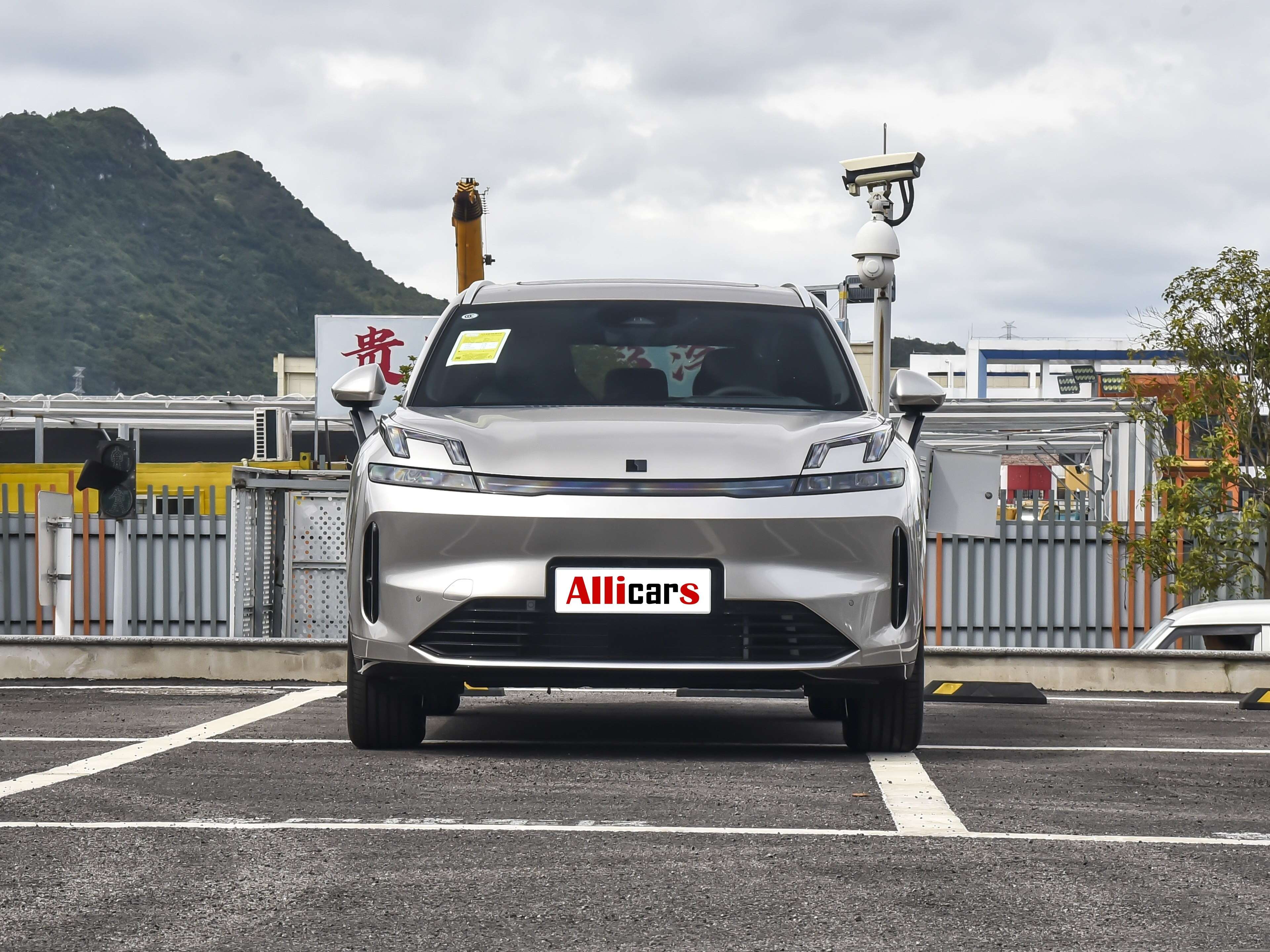 Lynk Co 08 - The New Contender in the European Auto Market